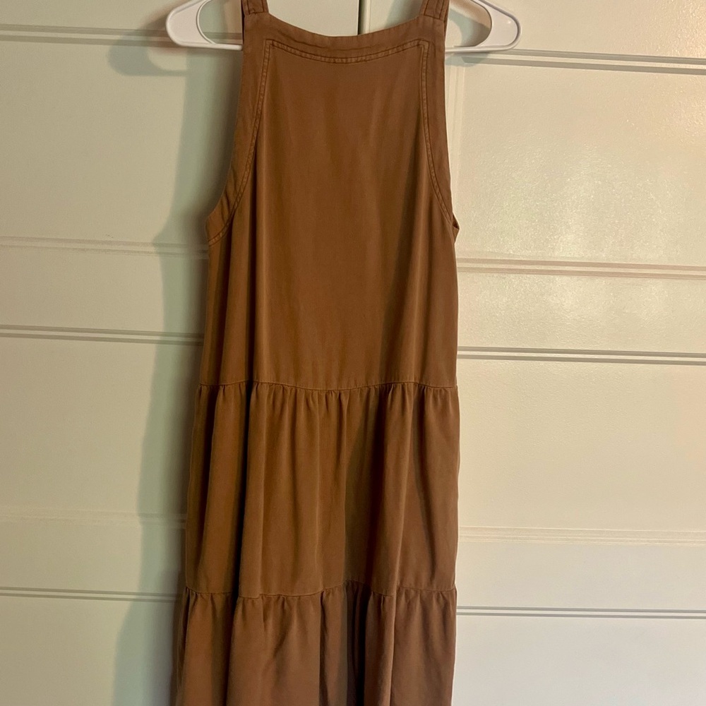 Splendid Brown Tiered V-Neck Sleeveless Dress - Picture 3 of 4